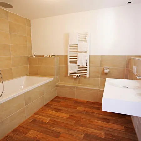 Rainhof Scheune & Naturpark Restaurant Otel 3*